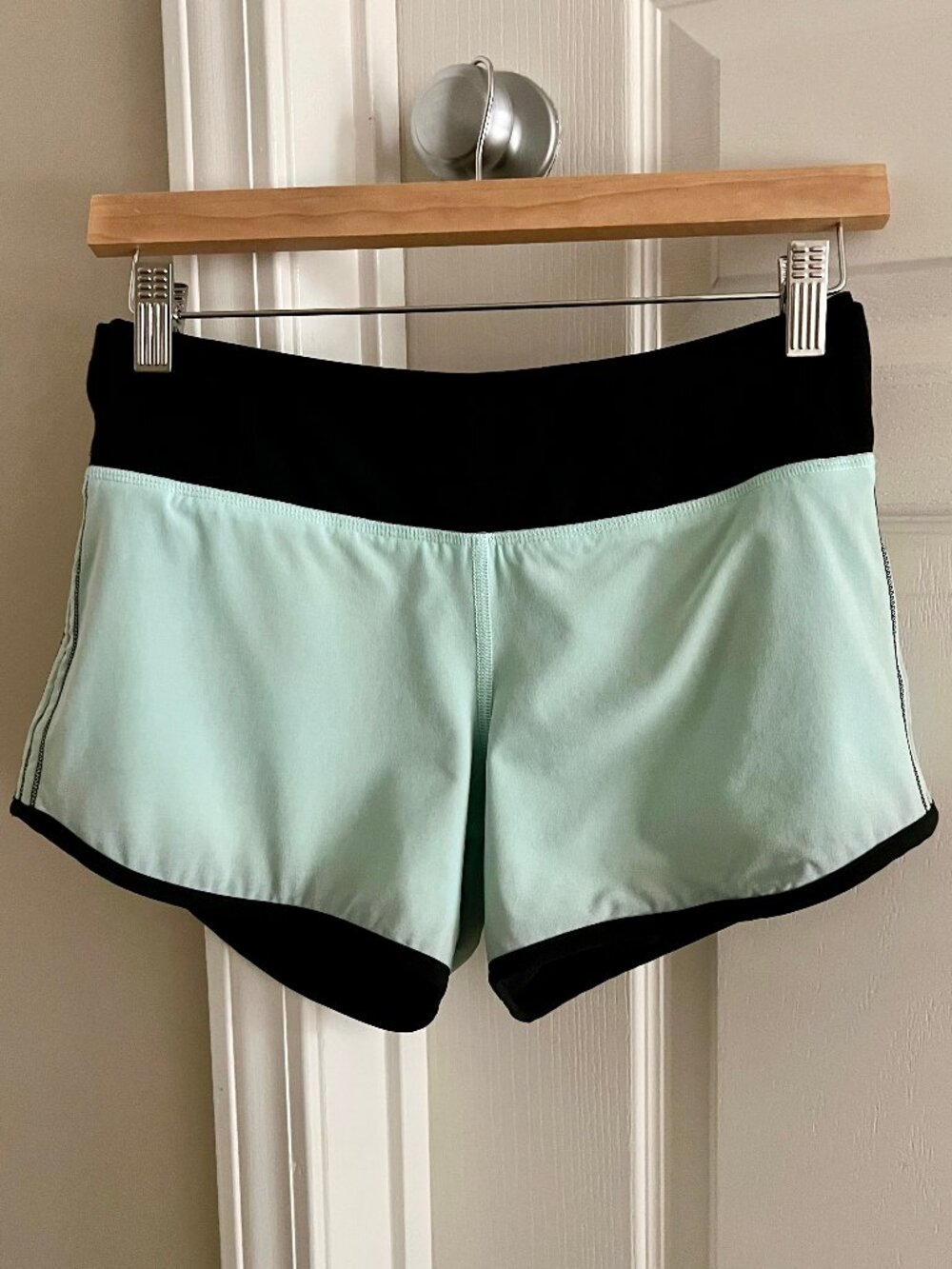 Lululemon Reversible Shorts, Mint / Black Combo, Women’s Size (2)